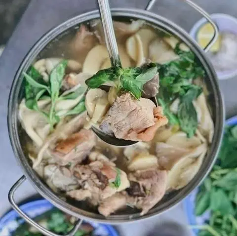 Hình ảnh Lẩu gà xáo măng