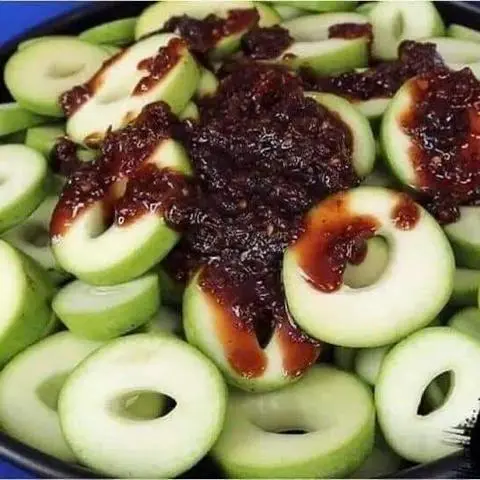 Hình ảnh Xoài non chấm mắm ruốc