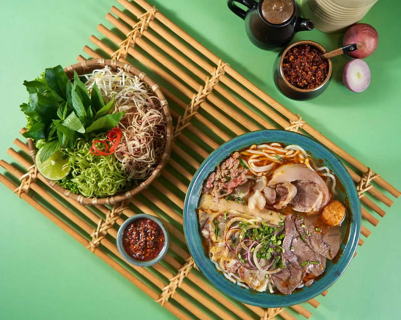 Hình ảnh Bún bò tô thập cẩm có giò