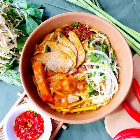 Hình ảnh Bún bò nạm gân chả
