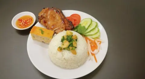 Hình ảnh Cơm tấm sườn chả
