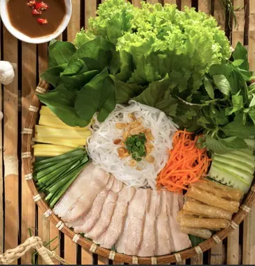 Hình ảnh Ba chỉ luộc cuốn bánh tráng