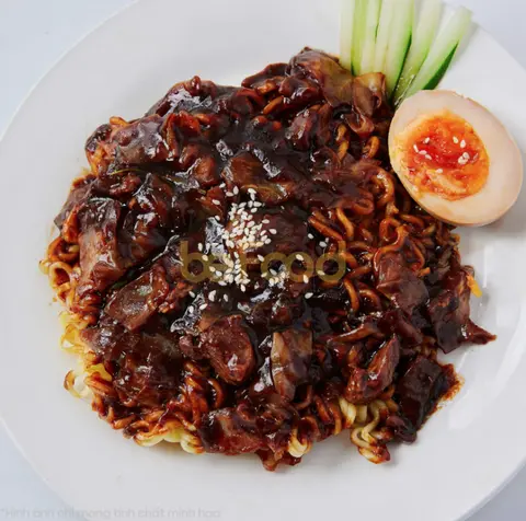 Hình ảnh Mì trộn tương đen thịt heo