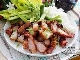 Hình ảnh Cơm ba rọi chiên giòn