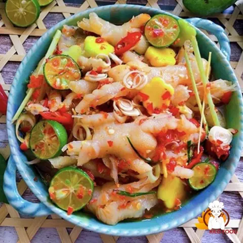 Hình ảnh Chân gà rút xương sốt thái