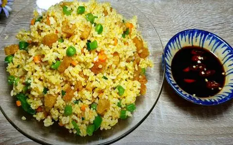 Hình ảnh Cơm dương châu chay