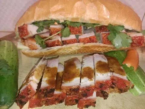 Hình ảnh Bánh mì heo quay