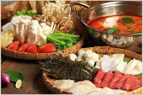 Hình ảnh Combo lẩu thập cẩm lớn 5-7 người ăn - kèm coca