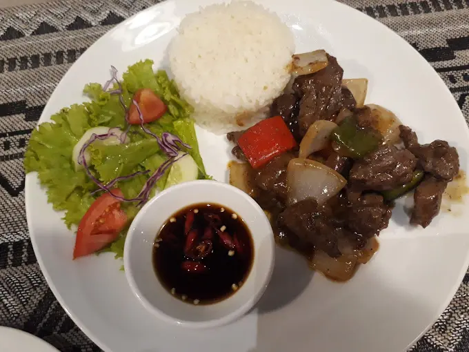 Hình ảnh Cơm bò lúc lắc - Rice with stir-fired beef