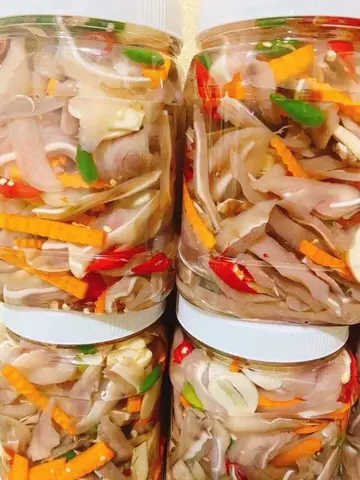 Hình ảnh Tai heo ngâm chua ngọt