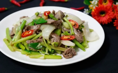 Hình ảnh Bò xào cần 