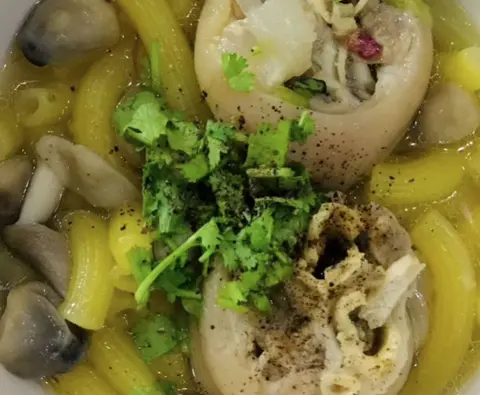 Hình ảnh Nui giò heo