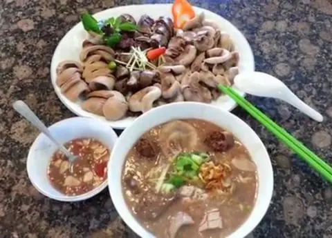 Hình ảnh Cháo huyết - dĩa lòng