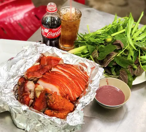 Hình ảnh Giò heo rút xương quay - 1 phần 3-4 người