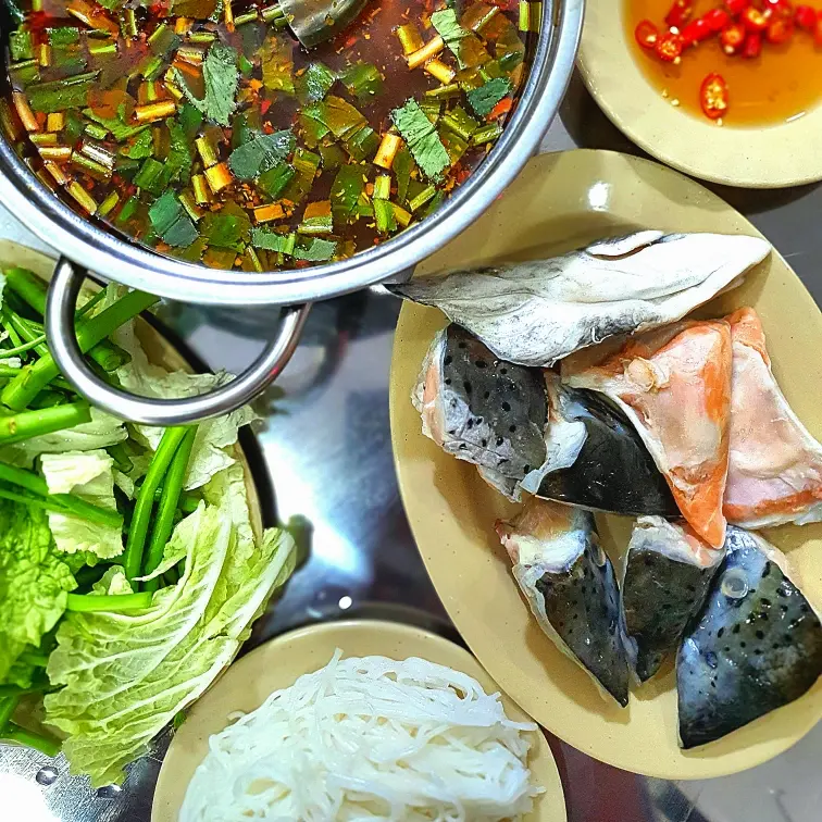 Hình ảnh Lẩu đầu cá hồi