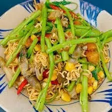 Hình ảnh Ốc móng tay xào mì