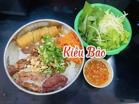 Hình ảnh Bún thịt nướng đầy đủ
