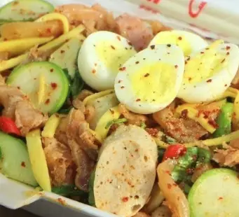 Hình ảnh Chả bò, trứng cút trộn cóc xoài +1 bịch phồng tôm