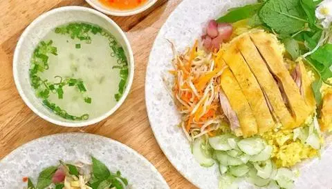 Hình ảnh Cơm gà chặt