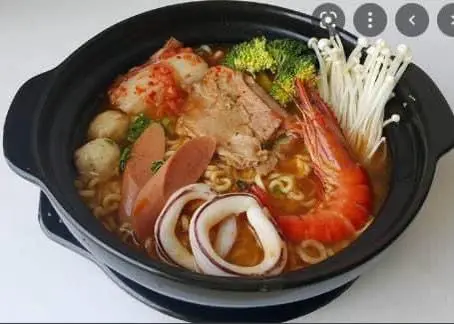 Hình ảnh Mì cay hải sản