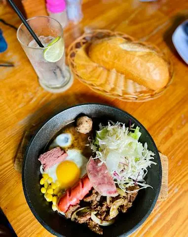 Hình ảnh Bánh mì chảo thịt gà