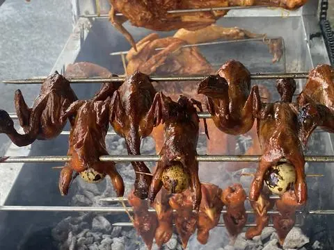 Hình ảnh Chim cút quay 25000