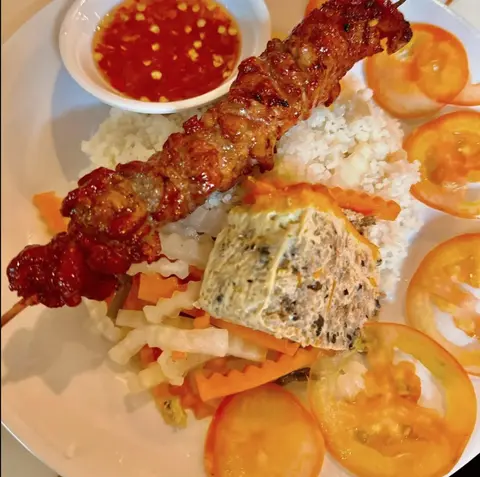 Hình ảnh Cơm tấm sườn chả