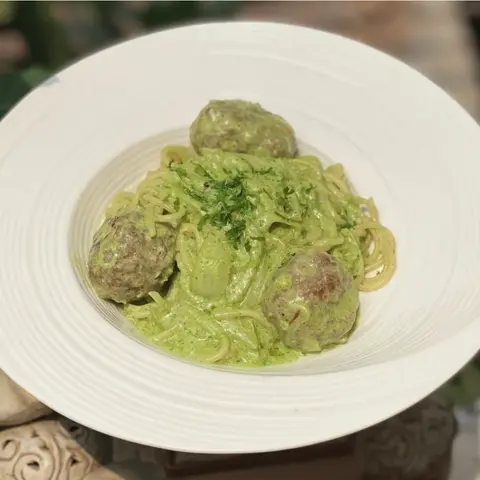 Hình ảnh Mì Ý bò viên nhân phô mai sốt pesto