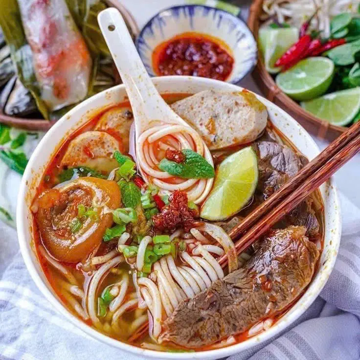 Hình ảnh Bún bò Huế nạm chả