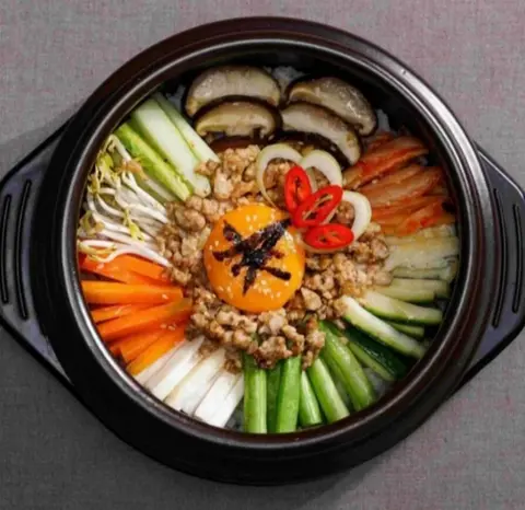 Hình ảnh Cơm trộn truyền thống