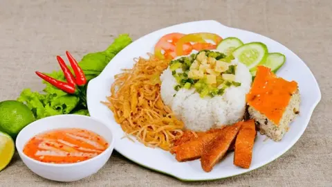 Hình ảnh Cơm sườn bì chả