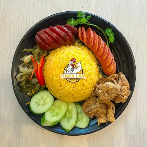 Hình ảnh Cơm lạp xưởng xúc xích - da gà