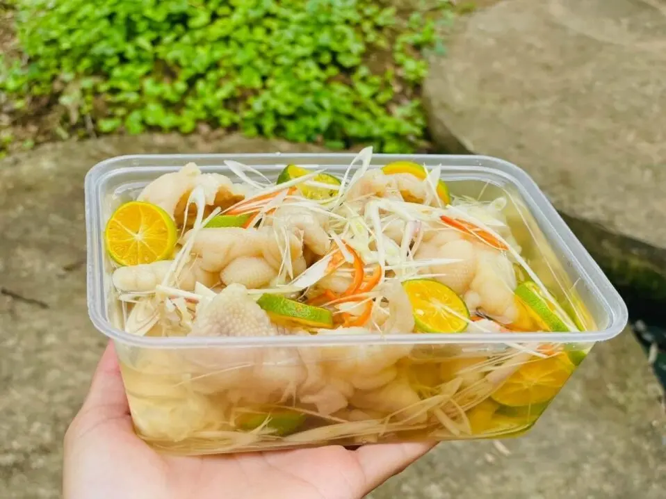 Hình ảnh Chân gà ngâm sả tắc( vừa)-Tặng1LyCoca