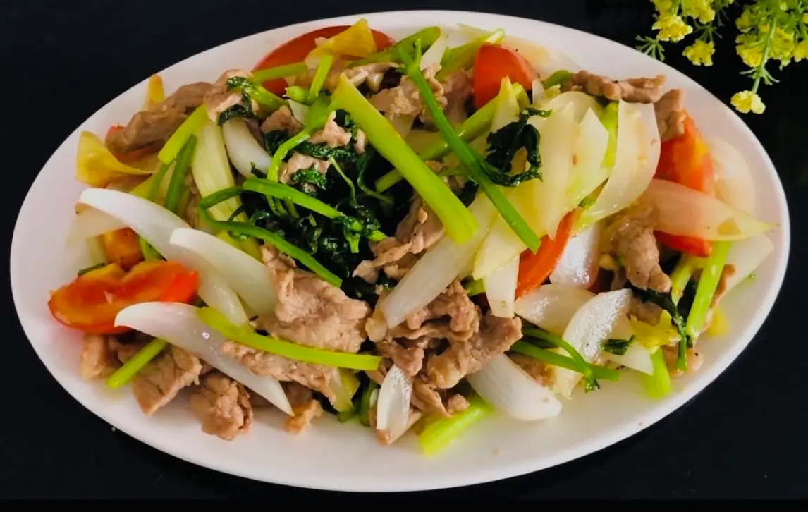 Hình ảnh Cơm bò xào cần
