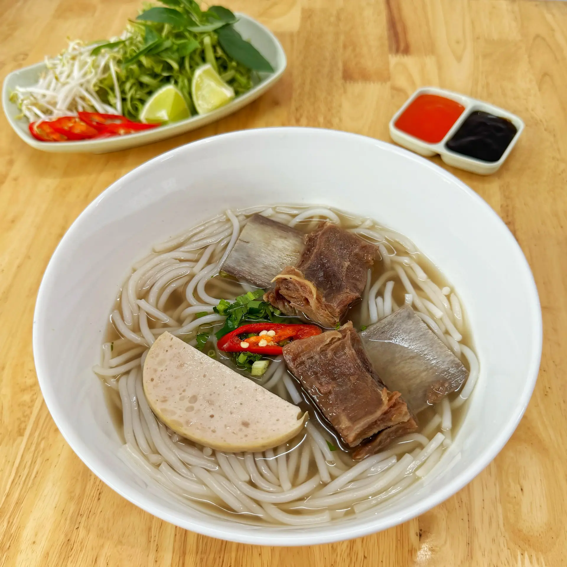 Hình ảnh Bún bò sườn