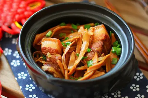 Hình ảnh Thịt ba chỉ kho măng
