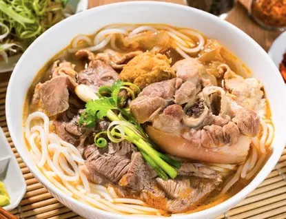 Hình ảnh Bún bò 2 món giò tái