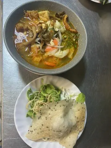 Hình ảnh Mì quảng chay - Vegan Quang yellow noodle