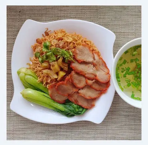 Hình ảnh Mì trộn gà xá xíu