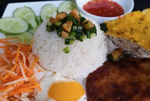 Hình ảnh Cơm sườn - chả - ốp la
