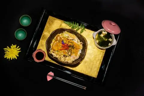 Hình ảnh Set cơm thịt heo chiên xù với trứng - deep - fried pork cutlet with egg rice bowl set - set10