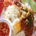 Hình ảnh Cơm Gà Nướng Trứng -Ốp La