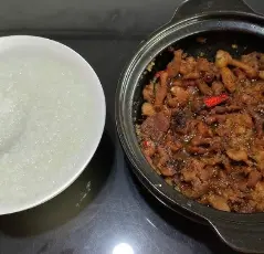 Hình ảnh Cháo trắng thịt kho tiêu