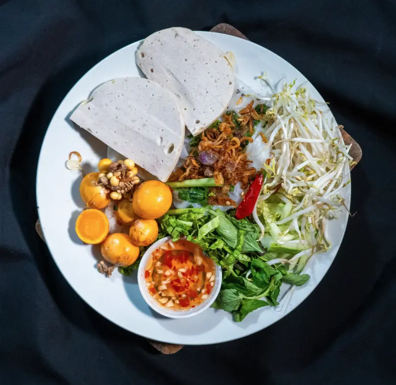 Hình ảnh Bánh ướt chả lụa trứng non