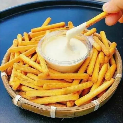 Hình ảnh Bánh que chấm sữa đặc