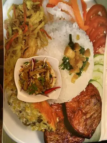 Hình ảnh Cơm tấm sườn - bì - chả