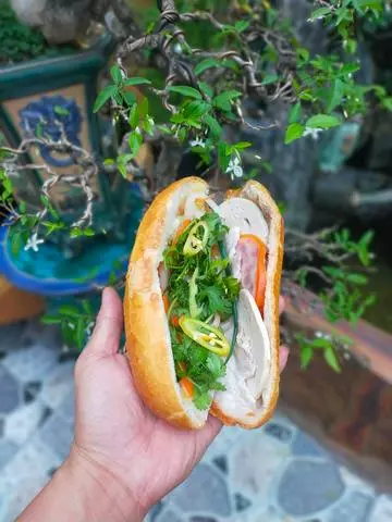 Hình ảnh Bánh mì thịt nguội