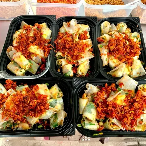 Hình ảnh Bánh tráng phơi sương cuốn trứng tóp mỡ