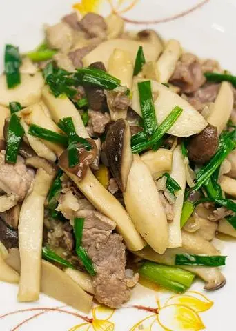 Hình ảnh Cơm bò xào củ hành