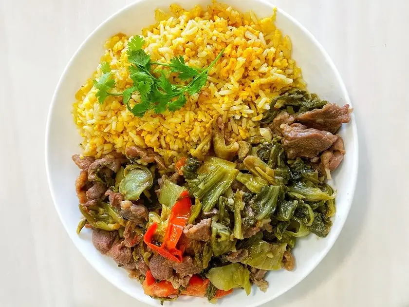 Hình ảnh Cơm chiên bò rau cải